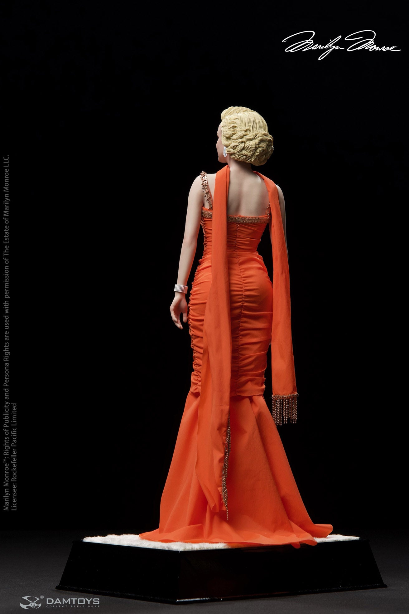 open lace back dress Gentleman Prefer Blondes (1953) Marilyn Monroe 1/6 Scale Statue open lace back dress Gentleman Prefer Blondes (1953) Marilyn Monroe 1/6 Scale Statue