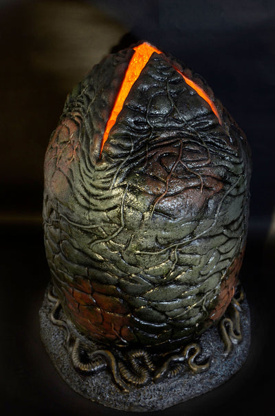 Aliens - Xenomorph Egg and Facehugger Life-Size Prop Replica (w/ LED Lights)