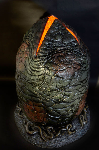 Aliens - Xenomorph Egg and Facehugger Life-Size Prop Replica (w/ LED Lights)