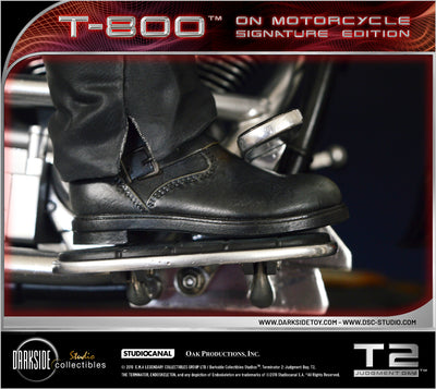 Terminator 2 - T-800 on Motorcycle (Exclusive) Signature Edition 1/4 Scale Statue