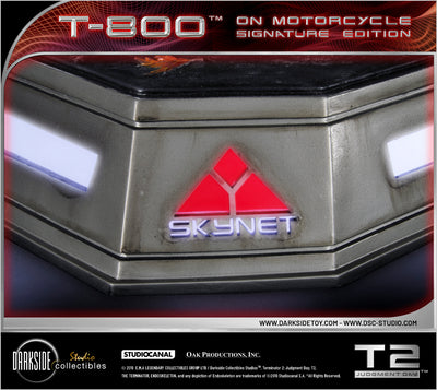 Terminator 2 - T-800 on Motorcycle (Regular) Signature Edition 1/4 Scale Statue
