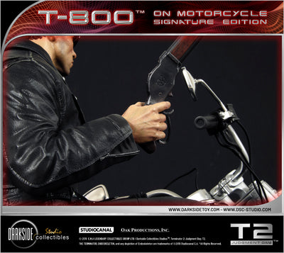 Terminator 2 - T-800 on Motorcycle (Regular) Signature Edition 1/4 Scale Statue
