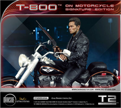 Terminator 2 - T-800 on Motorcycle (Exclusive) Signature Edition 1/4 Scale Statue