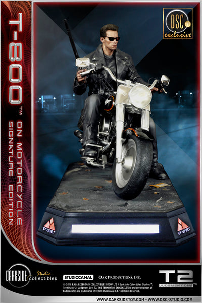 Terminator 2 - T-800 on Motorcycle (Exclusive) Signature Edition 1/4 Scale Statue