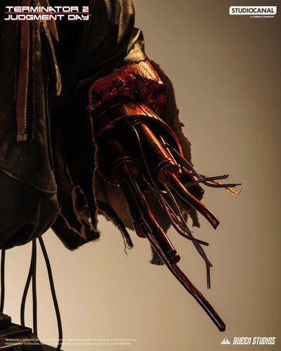 T-800 (Ver. 3) Battle Damaged (Mechanical) Life-Size Bust by Queen Studios