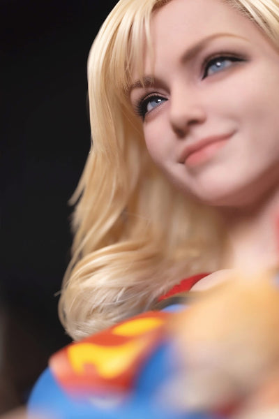 Supergirl 1/3 Scale Statue