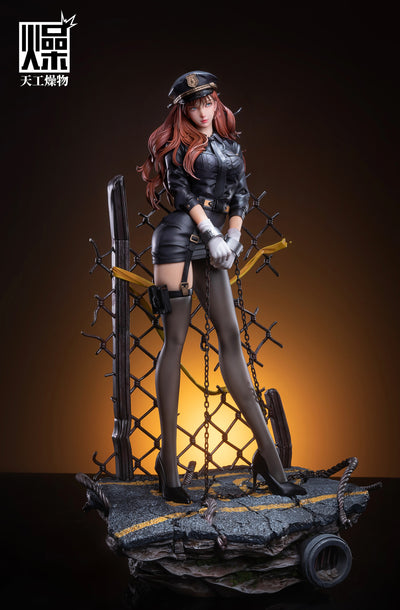 Yes, Madam (Regular Version) 1/4 Scale Statue