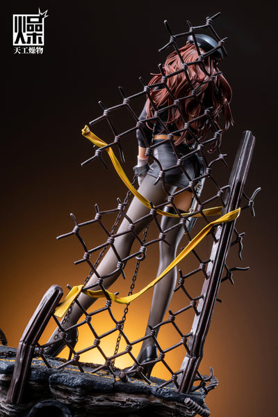 Yes, Madam (DX Version) 1/4 Scale Statue