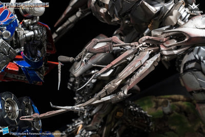 Transformers: Revenge of the Fallen - Optimus Prime vs. Megatron Statue
