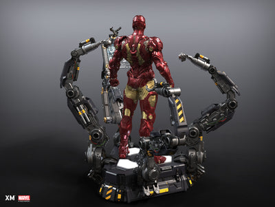 Iron Man - Suit Up (Ver. B) 1/4 Scale Statue