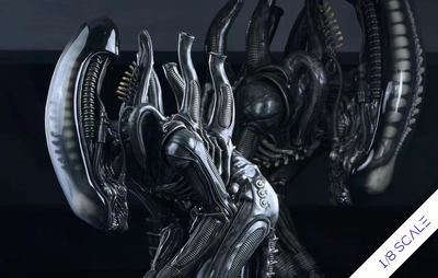 Bowing Alien 1/8 Scale Statue by Reborn Studio