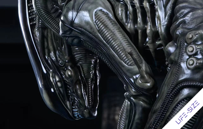 Bowing Alien Life-Size Statue by Reborn Studio