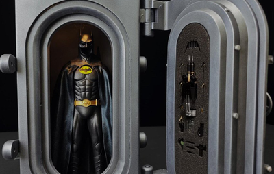 Batman (1989) - Batcave Armory w/ Modular Bat Suit 1/6 Scale Diorama