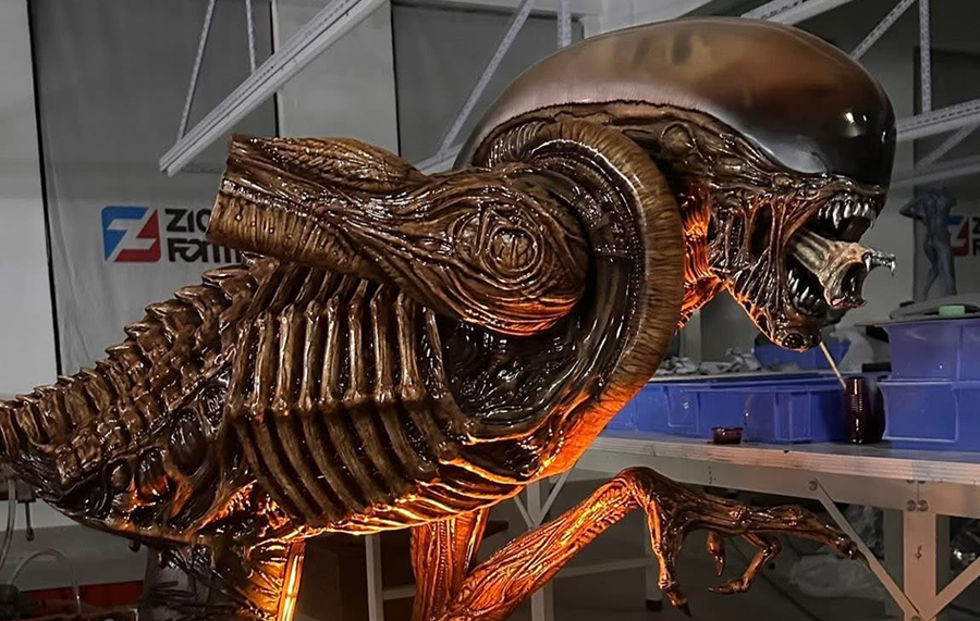 Dog Alien Life-Size Bust by Deep Myth