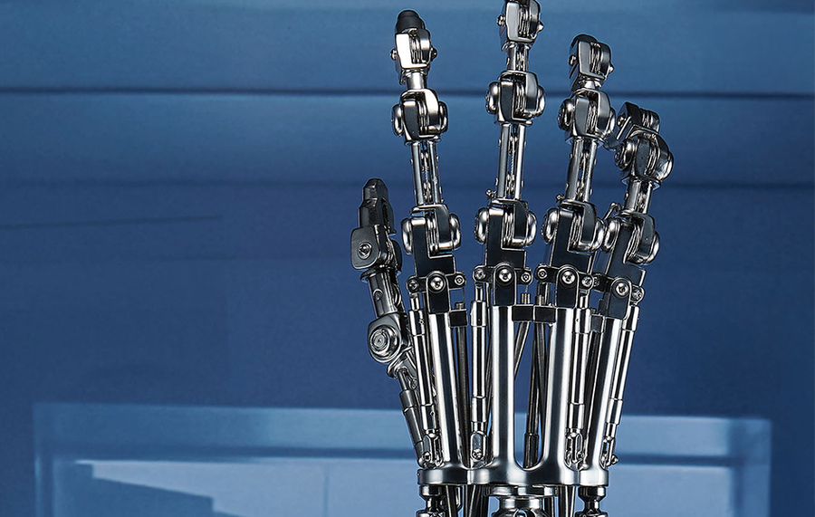 Terminator 2: Judgement Day - T-800 Endoskeleton Arm & Brain Chip Life-Size Replica