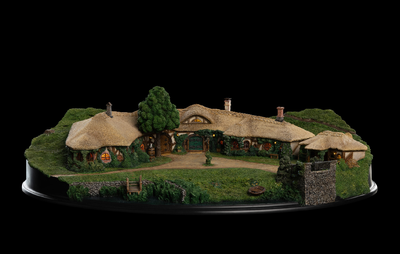 LOTR - Green Dragon Inn Environment Statue