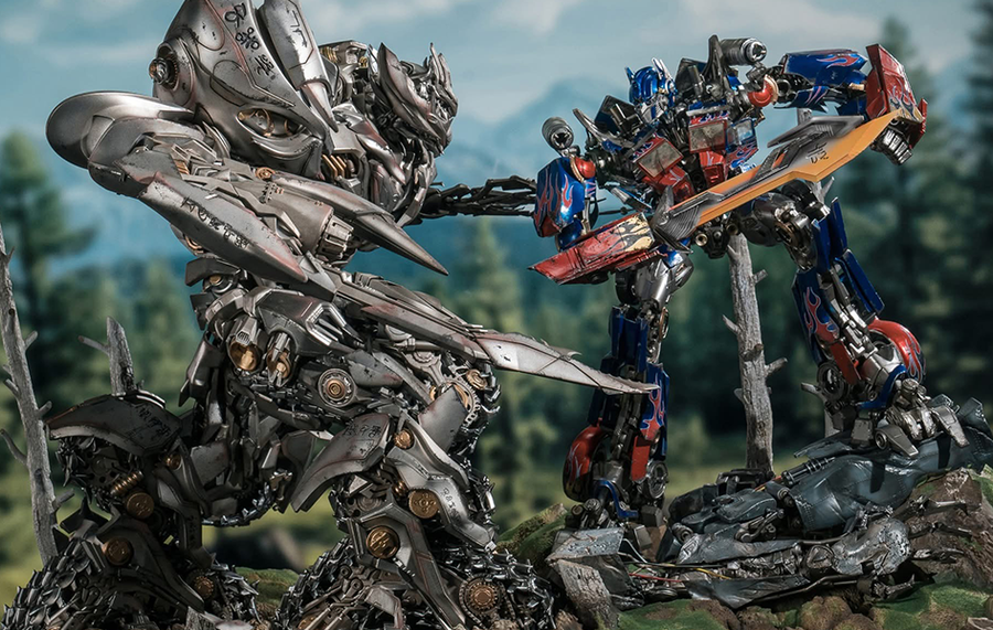 Transformers: Revenge of the Fallen - Optimus Prime vs. Megatron Statue