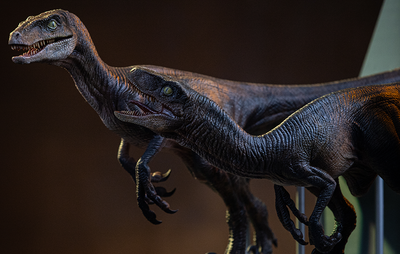 Jurassic Park - Raptors at The Kitchen Door Art Scale 1/10