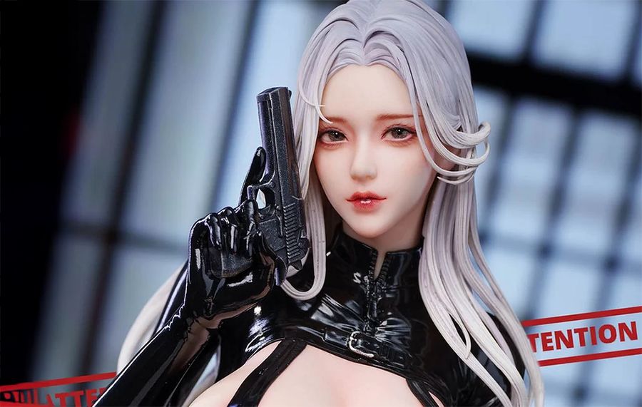 Secret Agent 1/4 Scale Statue