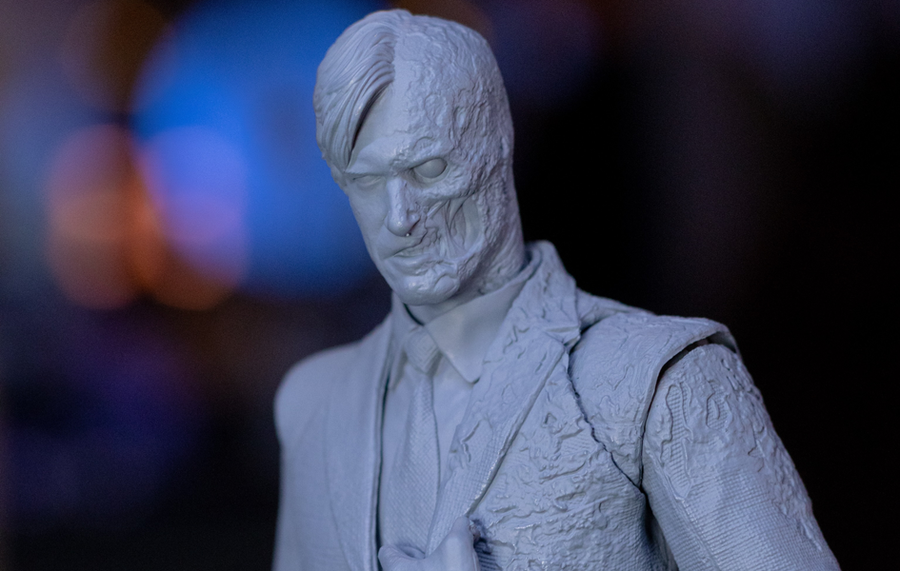 The Dark Knight (2008) - Two-Face InArt 1/6 Scale Figure