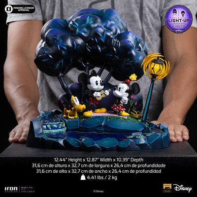 Disney Classics - Mickey, Minnie and Plutos Day at the Park Deluxe Art Scale 1/10