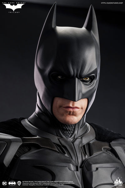 The Dark Knight - Batman (Deluxe Ed.) Life-Size Statue