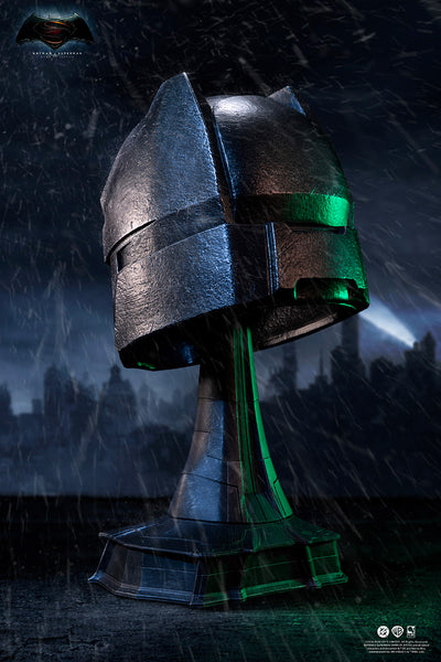 Batman v Superman (2016) - Armored Batman Helmet Life-Size Replica