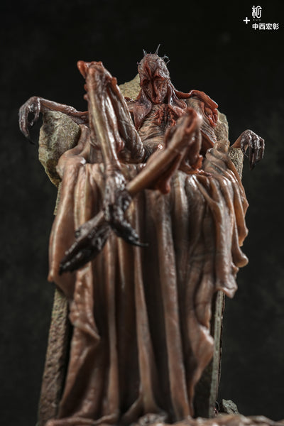 Pleats SUM Version Resin Statue