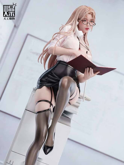 Personal Secretary 1/4 Scale Statue