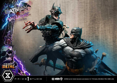 Batman versus Batman Who Laughs (Deluxe Bonus Version) 1/4 Scale Statue