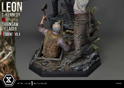 Resident Evil 4 - Leon Kennedy vs. Chainsaw Villager 1/4 Scale Statue (BONUS)