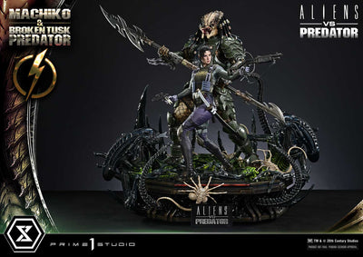 Aliens vs. Predator - Machiko & Broken Tusk Predator (Regular) 1/4 Scale Statue