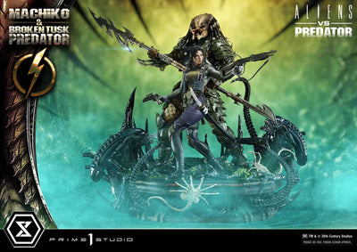 Aliens vs. Predator - Machiko & Broken Tusk Predator (Deluxe) 1/4 Scale Statue