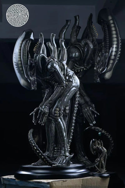 Bowing Alien Life-Size Statue by Reborn Studio
