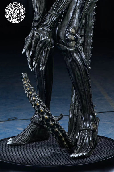 Bowing Alien 1/2 Scale Statue by Reborn Studio