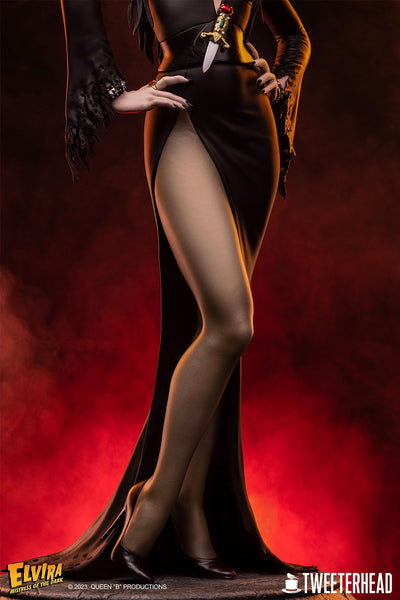 Elvira Mistress of the Dark (Regular) 1/4 Scale Maquette Statue