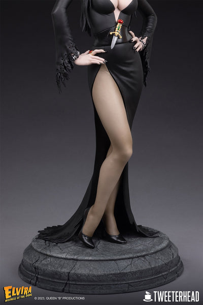 Elvira Mistress of the Dark (Regular) 1/4 Scale Maquette Statue