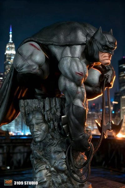 The Dark Knight Returns - Batman (Black) 1/4 Scale Statue by 3109 Studio