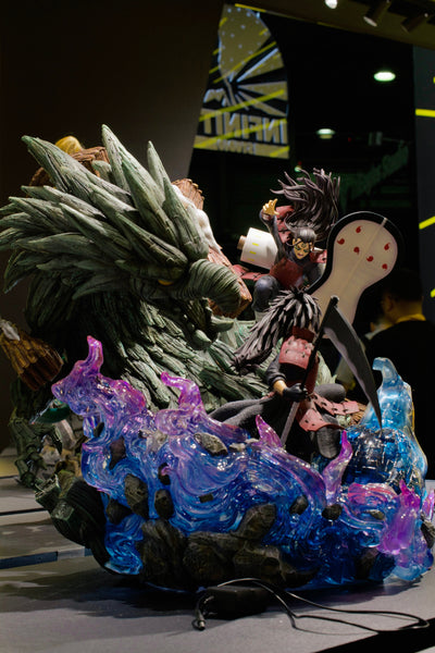 Naruto Shippuden - Madara vs. Hashirama Statue