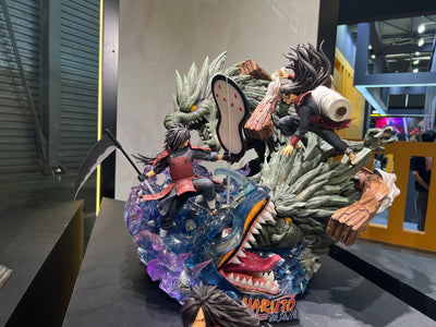 Naruto Shippuden - Madara vs. Hashirama Statue
