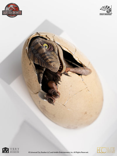 Jurassic Park III - White Queen Egg Hatching Prop Replica