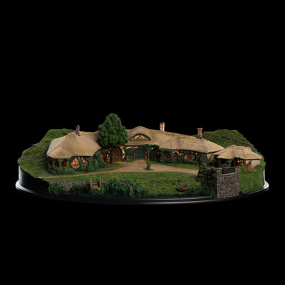 LOTR - Green Dragon Inn Environment Statue