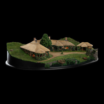 LOTR - Green Dragon Inn Environment Statue