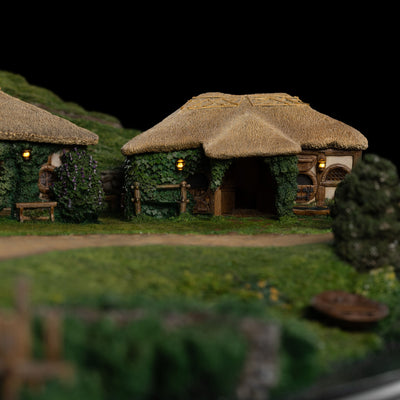 LOTR - Green Dragon Inn Environment Statue