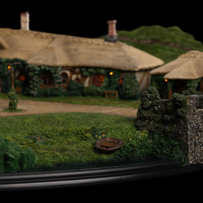 LOTR - Green Dragon Inn Environment Statue