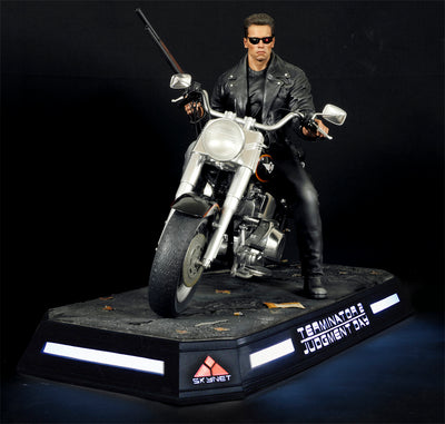 Terminator 2 - T-800 on Motorcycle (Exclusive) Signature Edition 1/4 Scale Statue