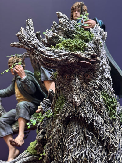 LOTR: The Two Towers - Treebeard w/ Merry & Pippen 1/4 Scale Statue
