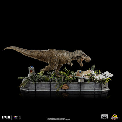 Jurassic Park - T-Rex and Donald Gennaro Demi Scale 1/20
