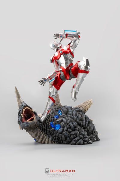 Ultraman vs Black King 1/4 Scale Statue