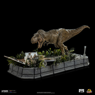 Jurassic Park - T-Rex and Donald Gennaro Demi Scale 1/20